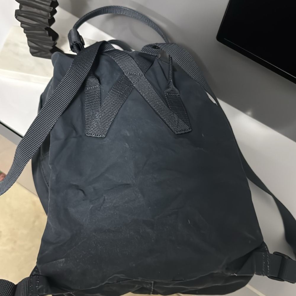KÅNKEN-  Classic Kånken backpack in hard-wearing Vinylon fabric - Picture 4 of 6